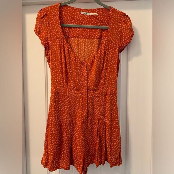 Urban Outfitters Kimchi Blue Romper Size 2 Ruffle Accents - Picture 1 of 4